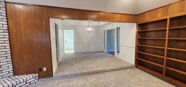 Building Photo - 5803 Thoreau Ln
