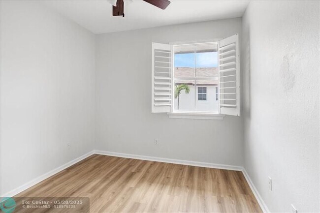 Building Photo - 4742 Sierra Ln