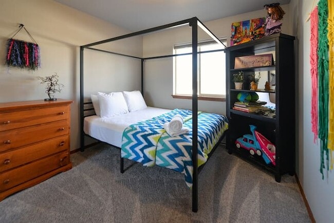 Building Photo - 3880 Graphite Ct