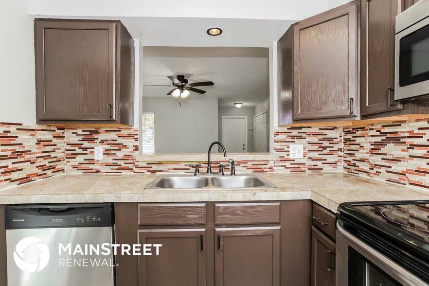 Building Photo - 714 Eagle Ave