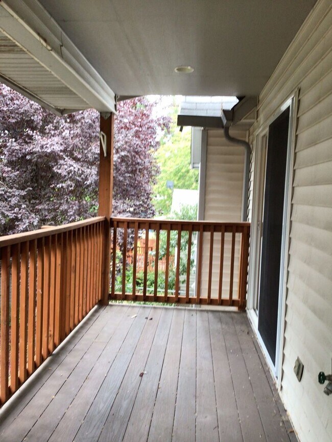 Building Photo - Spacious 3 Bedroom Duplex in Washougal
