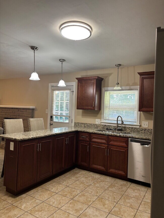 Building Photo - "Charming 4-Bedroom Portsmouth Retreat with Fireplace & Gleaming Hardwood Floors-Room Rental Offe...