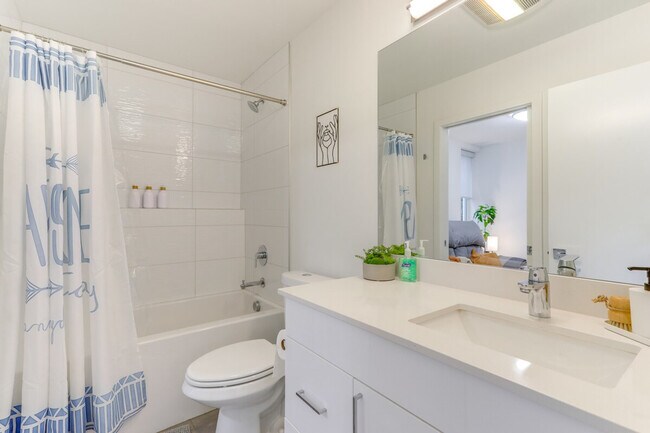 Building Photo - 128A W Florentia St