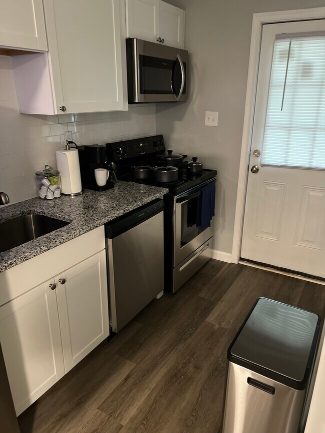 Building Photo - 1719 Blair St