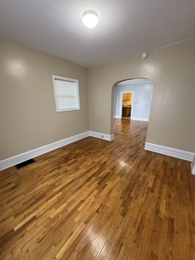 Building Photo - 904 Linden Grove Ave