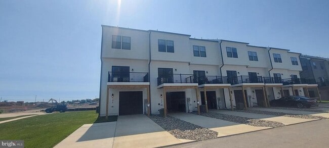 Building Photo - 296 Ensemble Wy