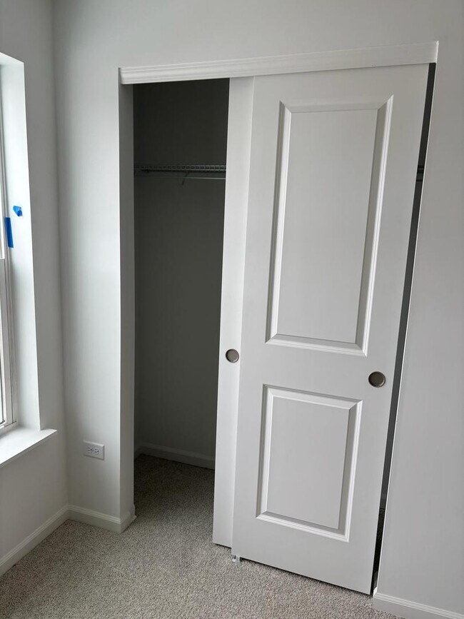 Building Photo - 450 Hathaway Ln