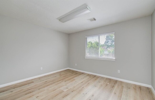 Building Photo - 911 E Hampton Dr