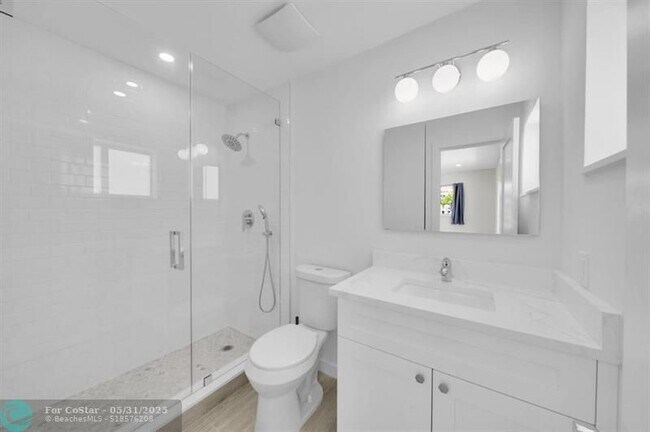 Building Photo - 2051 NE 60th St