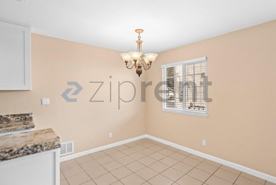 Building Photo - Unit 3