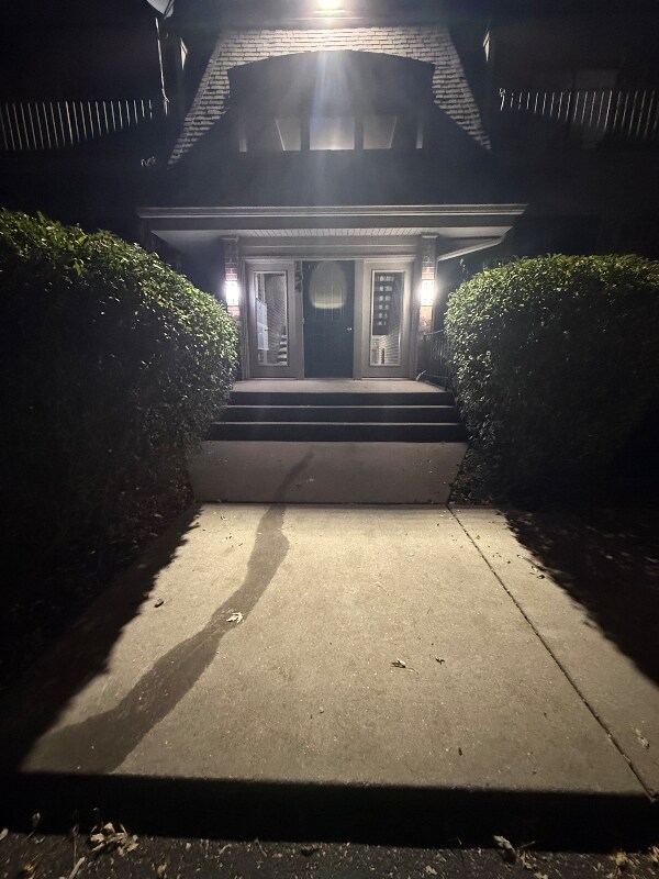 Building Photo - 154 E Bailey Rd