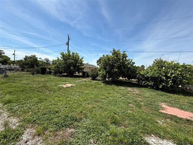 Building Photo - 15152 Buswell Ave