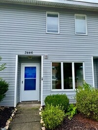 Building Photo - Beautiful townhome convenient to schools, ...