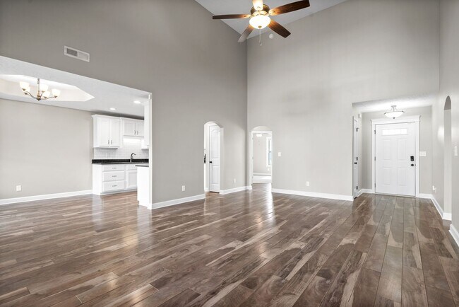 Building Photo - Pet Friendly Three Bedroom with Bonus!