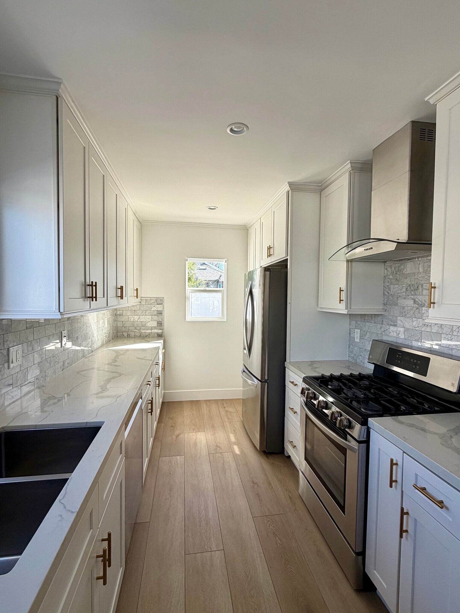 Building Photo - 10622 McVine Ave