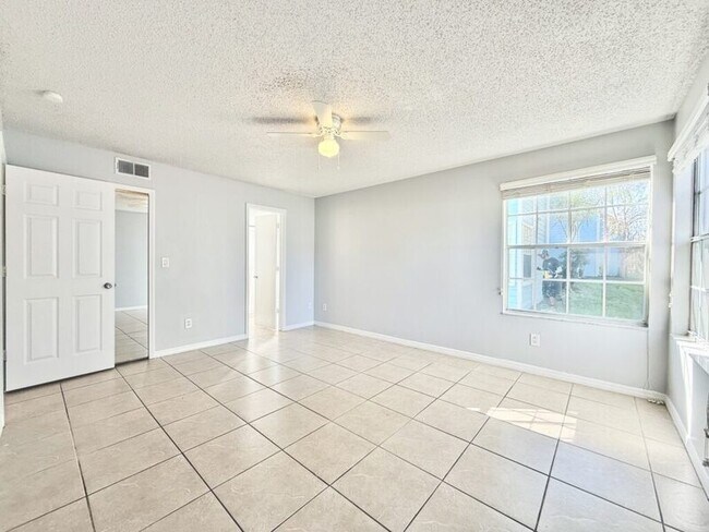 Building Photo - 2723 N Poinciana Blvd