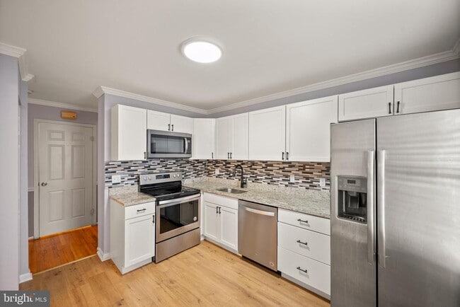 Building Photo - 8217 Township Dr