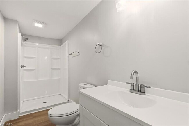 Building Photo - 2051 Bloomfield Dr
