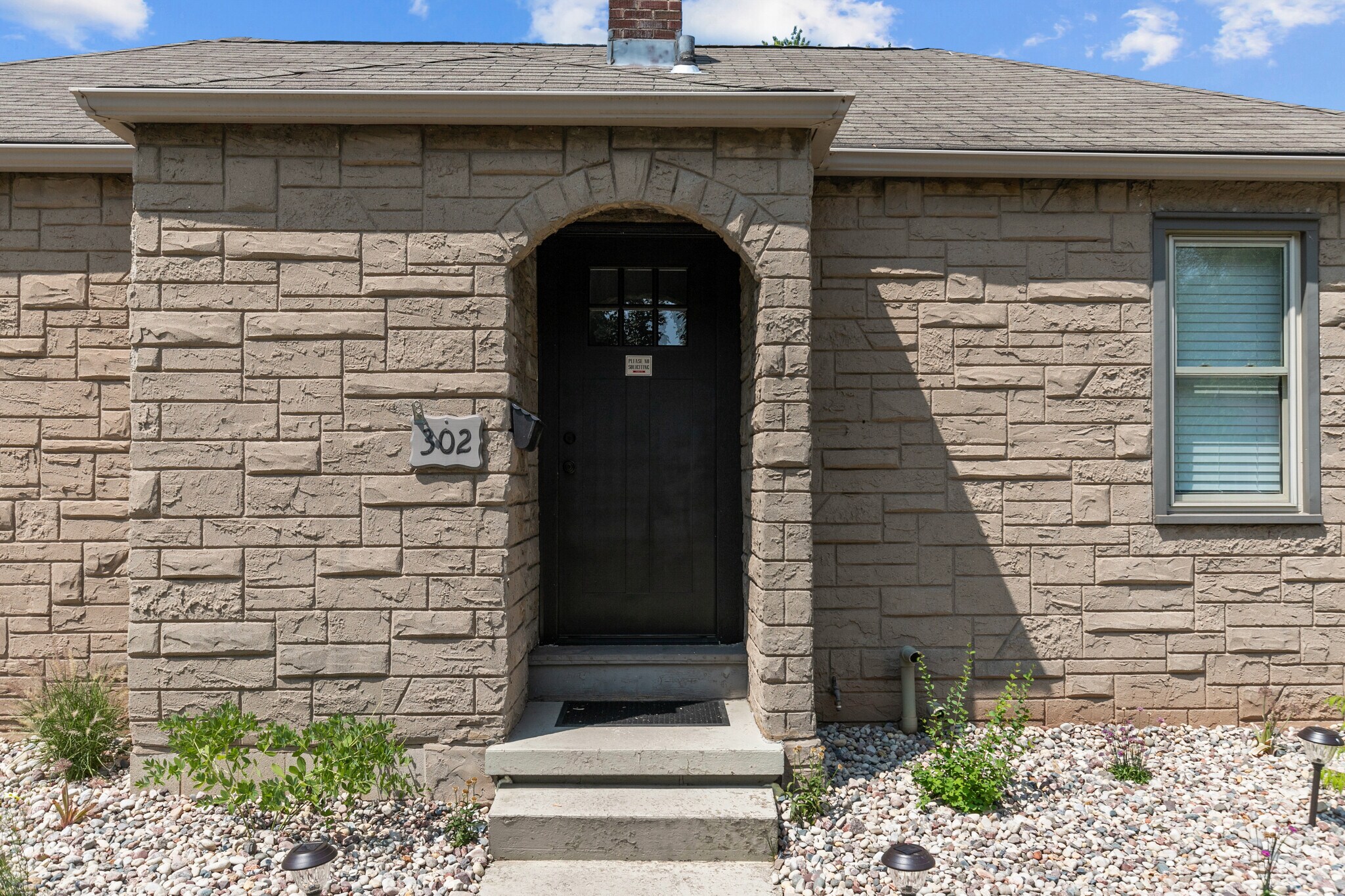 Building Photo - 302 E Wilson Ave