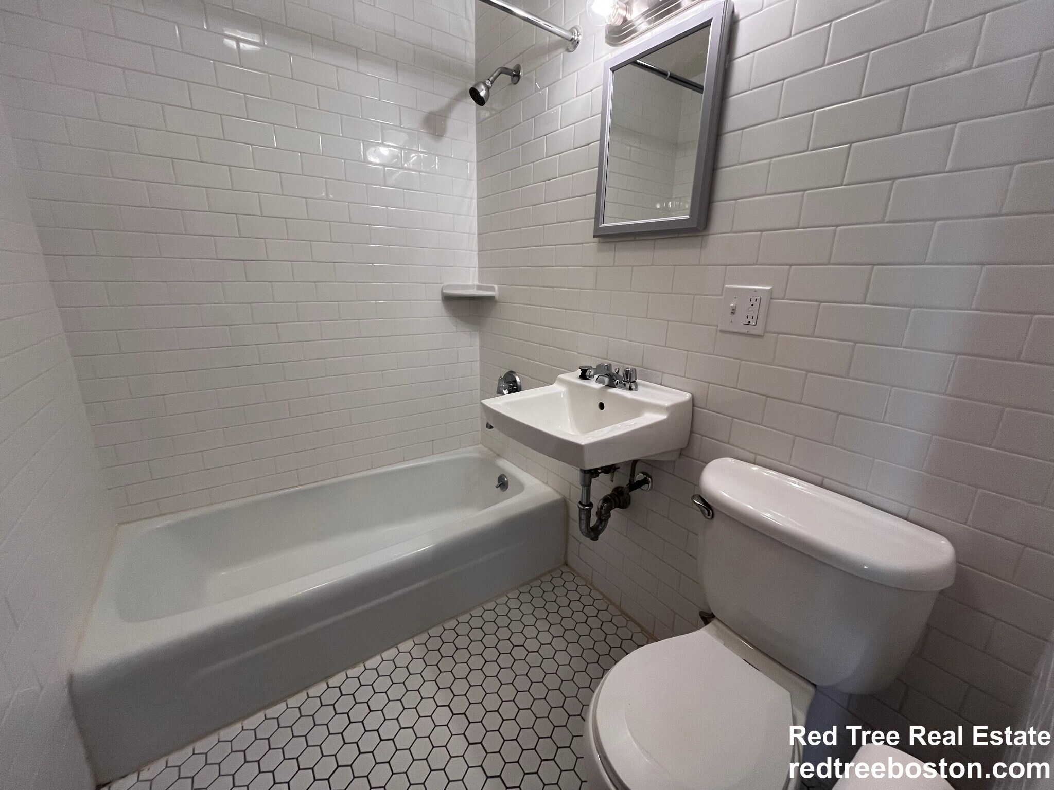 Building Photo - 172 N Beacon St