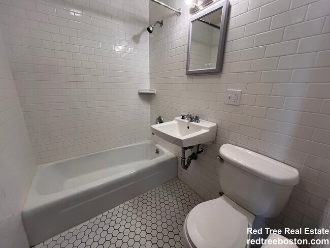Building Photo - 172 N Beacon St
