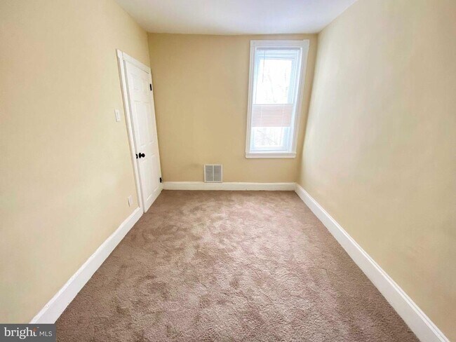 Building Photo - 3543 Stouton St