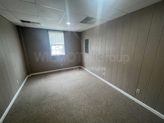 Building Photo - 108 Walnut St