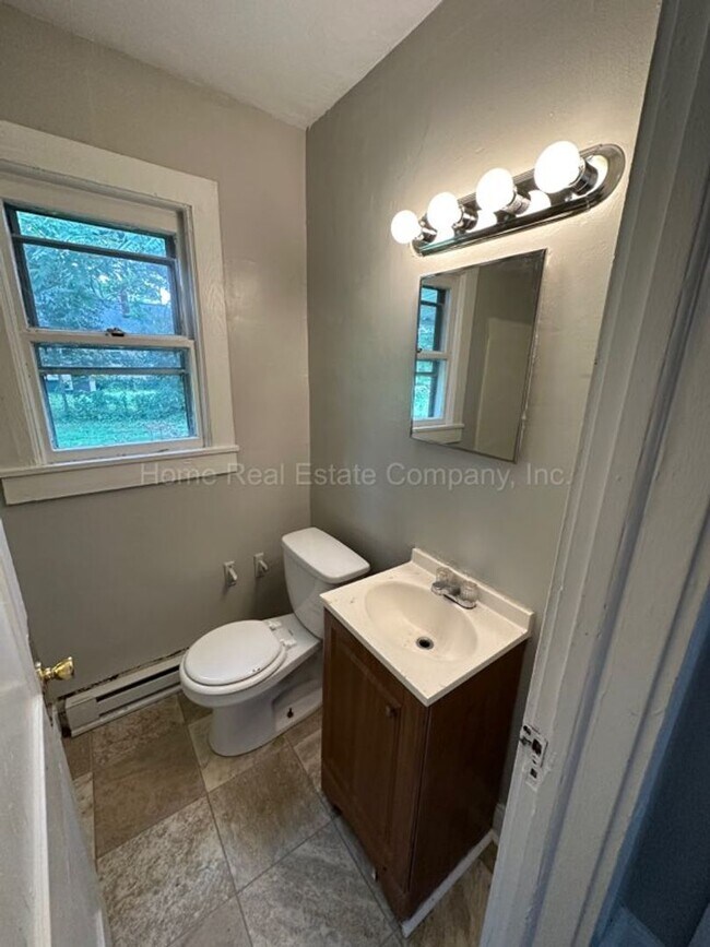 Building Photo - 720 W Twenty-Sixth St