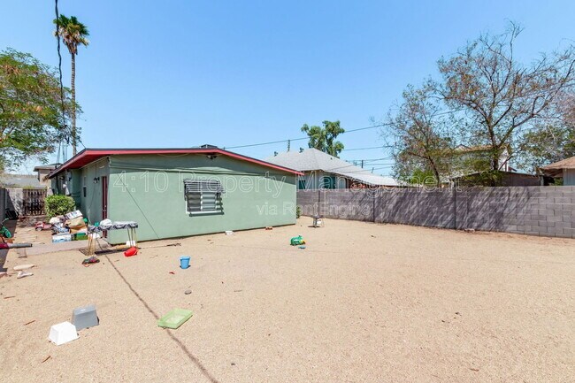 Building Photo - 1117 N 13th St