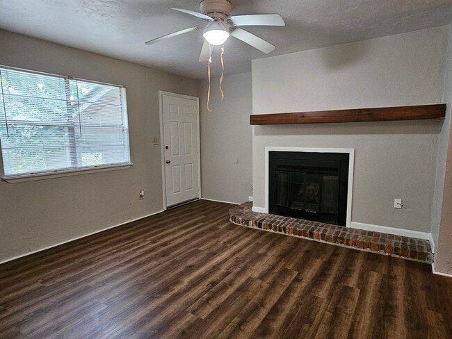 Building Photo - 2985 Woodrich Dr