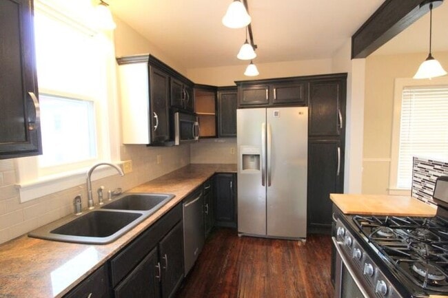 Building Photo - 3 Shenandoah Ave