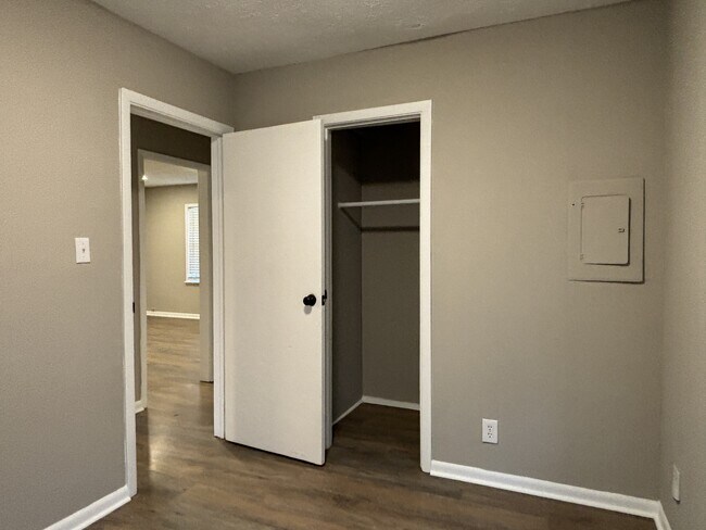 Building Photo - 4414 Kingsley Dr