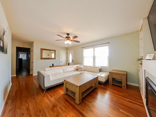 Building Photo - 4 Bedroom Rental in National Hills. Available now!