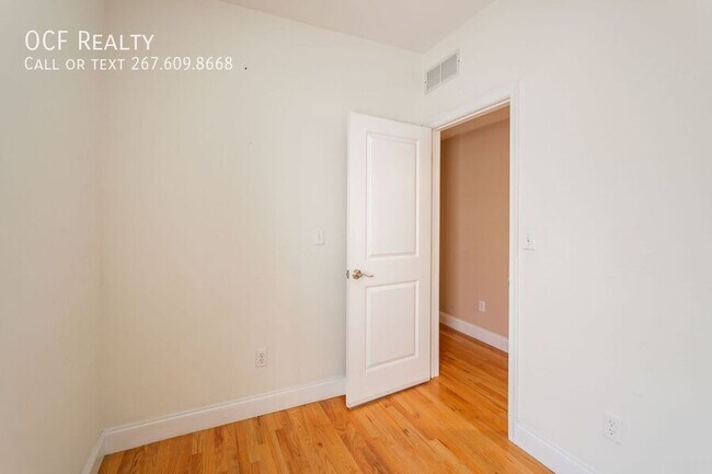 Building Photo - 1538 Christian St