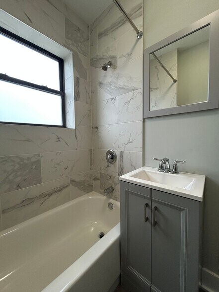 Building Photo - 725 Saint Johns Ave