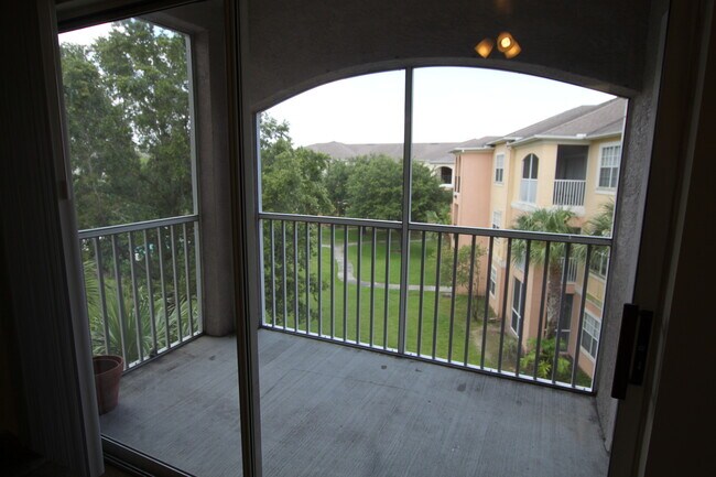 Building Photo - The Preserve @ Temple Terrace - 1 bed/1 bath, 3rd floor condo
