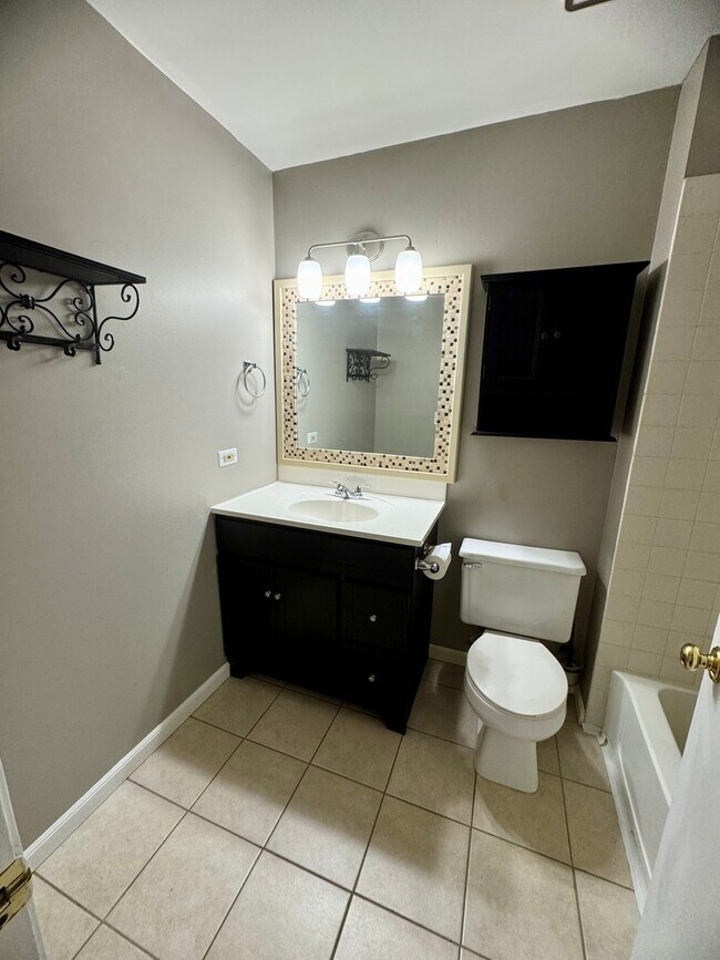Building Photo - 200 Chesterfield Ct
