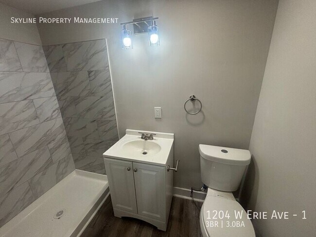 Building Photo - 1204 W Erie Ave