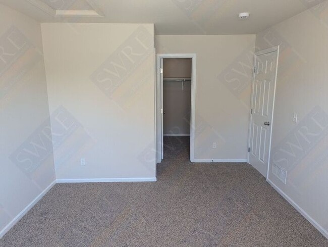 Building Photo - 4 Bedroom 2.5 Bath Townhome, Coming Soon!