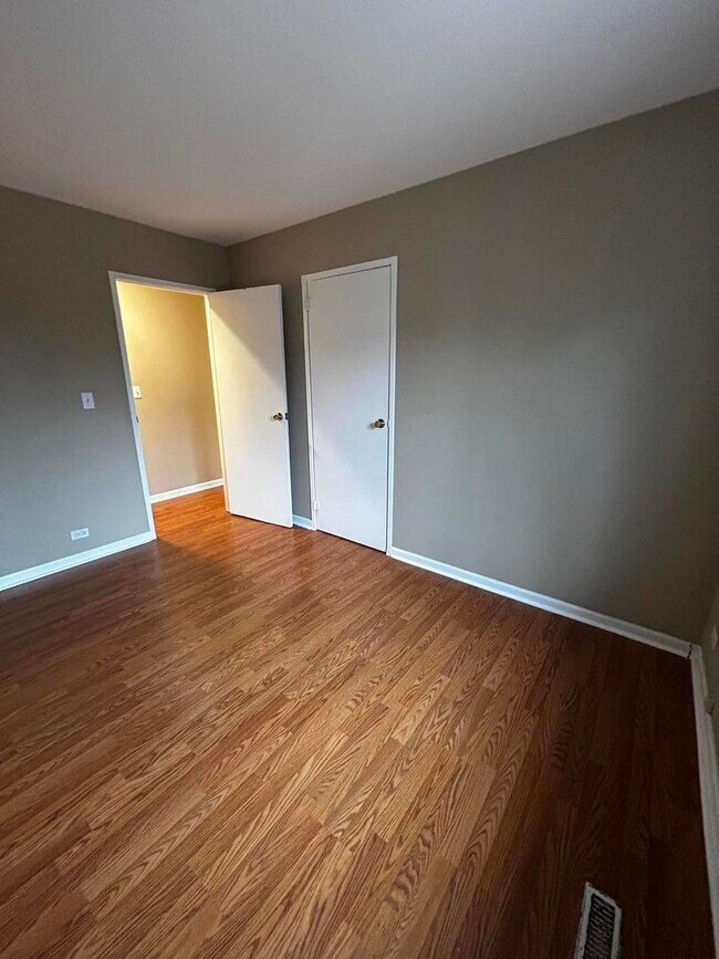 Building Photo - 5508 S Stough St