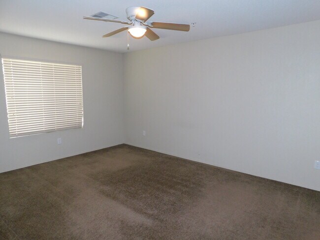 Building Photo - NICE TOWNHOME IN SUNSET MOUNTAIN VILLAS!