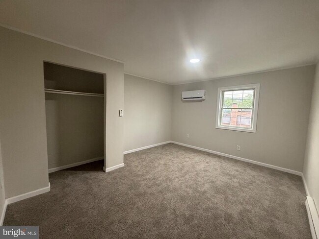 Building Photo - 135 Beeden Ln