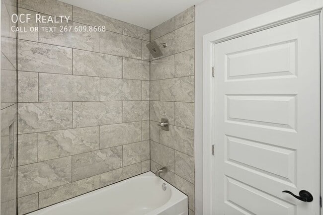 Building Photo - 2522 Nicholas St