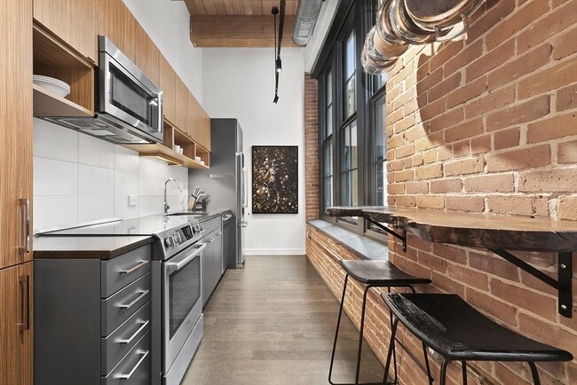 Building Photo - 319 A St