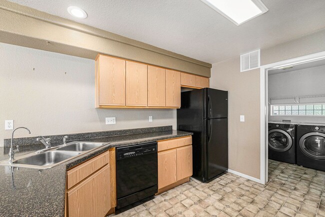Building Photo - Exceptionally Maintained 2-Story Home in G...