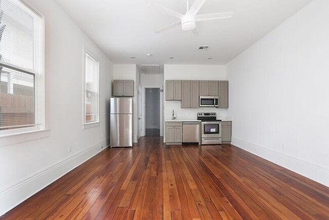 Building Photo - 1832 Baronne St