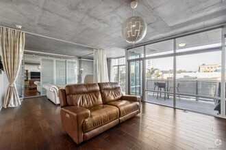 Building Photo - 1080 Park Blvd