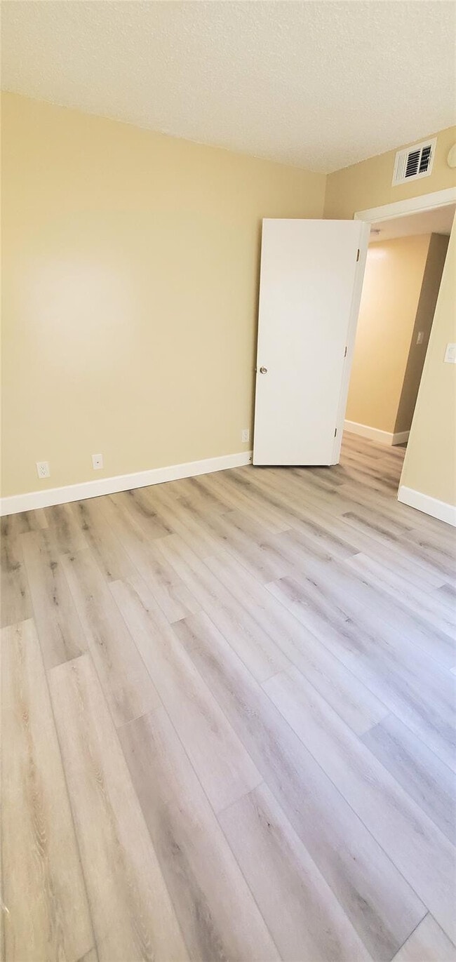 Building Photo - 3013 NW 92nd Ave