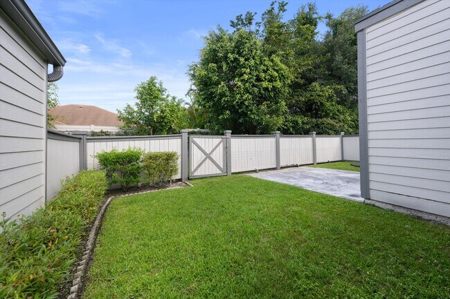 Building Photo - 2482 Bedford Mews Dr