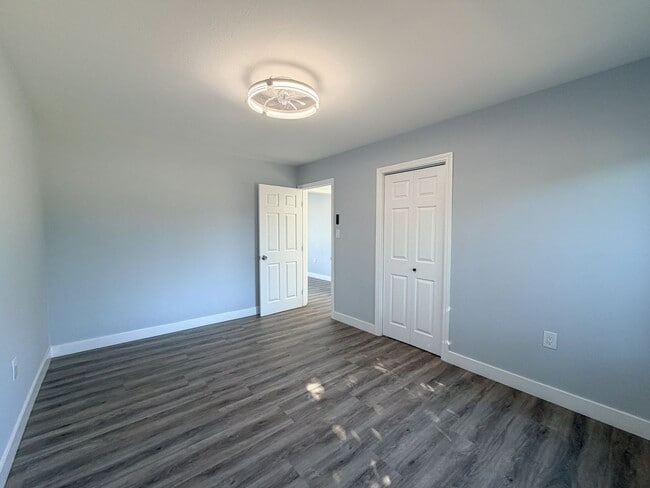 Building Photo - 502-504 E Hemlock- LT